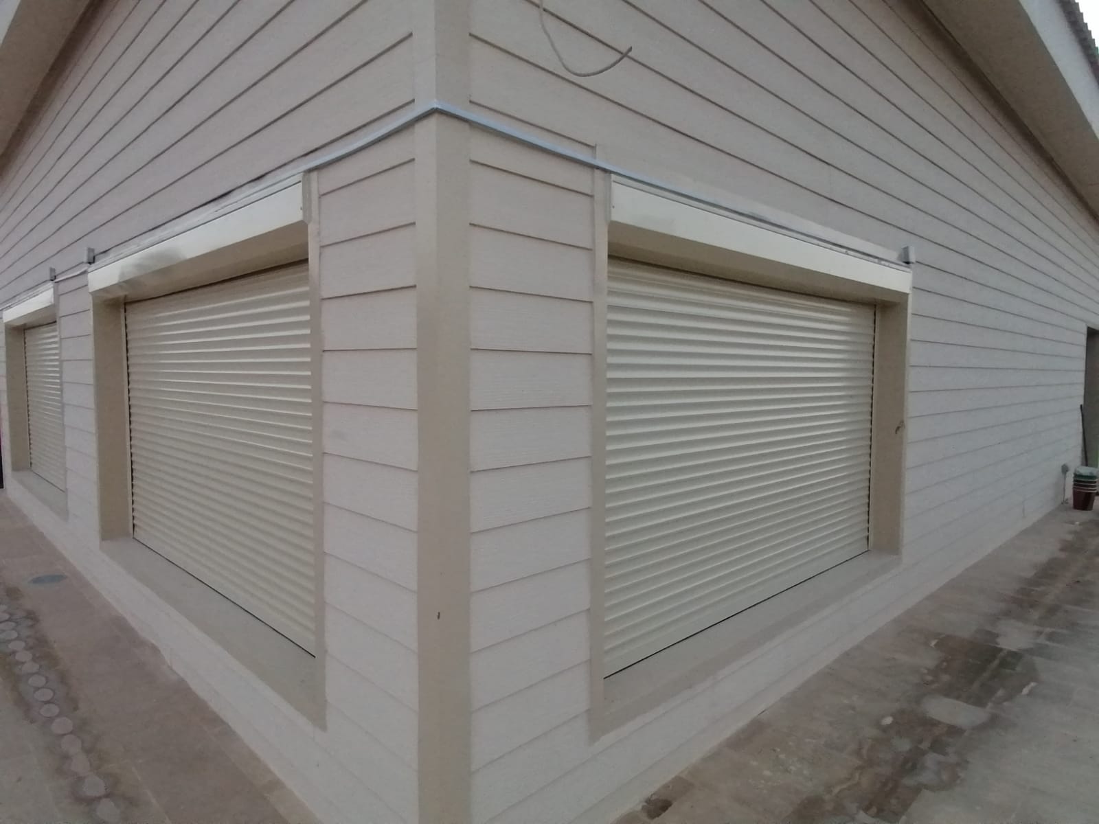 Automatic windows shutter